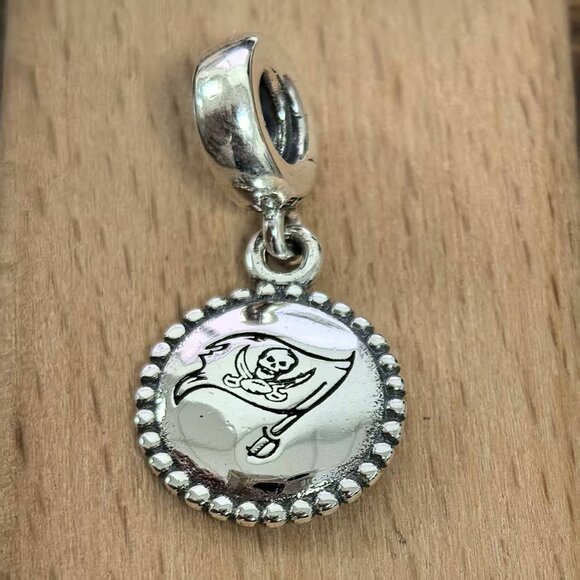 Pandora NFL Football TOM BRADY Tampa Bay Buccaneers Charm, S925 Silver Bracelets - Picture 1 of 4